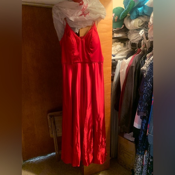 Selling my prom dress, still has tags, prom canceled due to Covid. - Picture 2 of 3